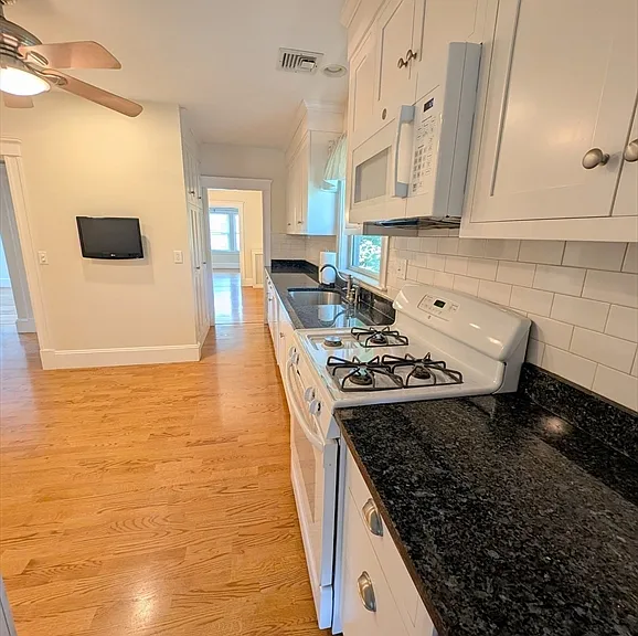 184 Parmenter Rd #2 — Photo 9