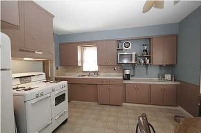 4th image of 743 Lydia St NE