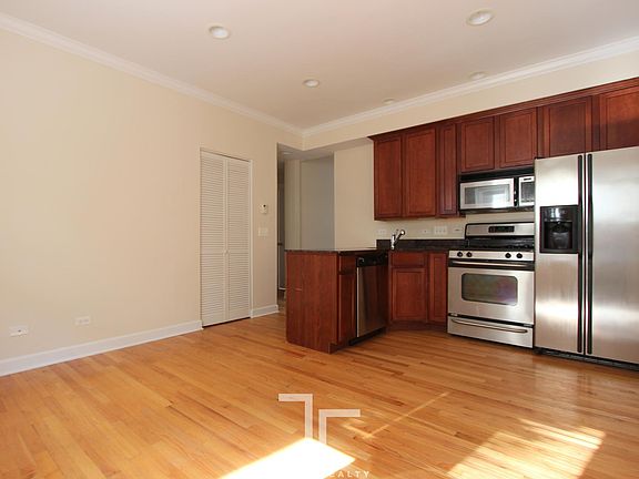 3rd image of 3244 N Clifton Ave #3