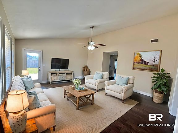 4th image of 1708 Arcadia Dr
