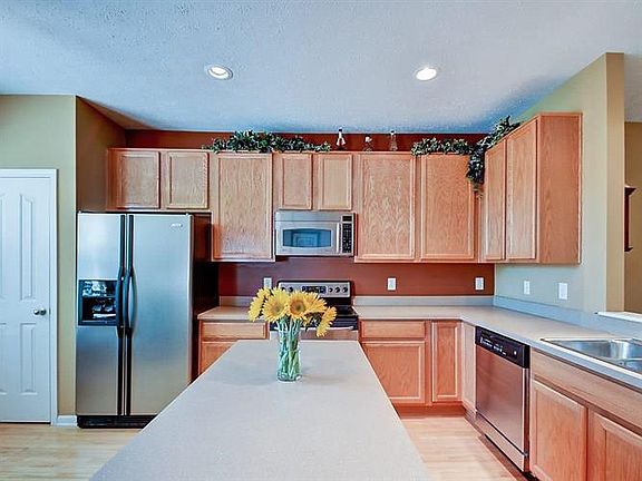 3rd image of 8432 Clayhurst Dr