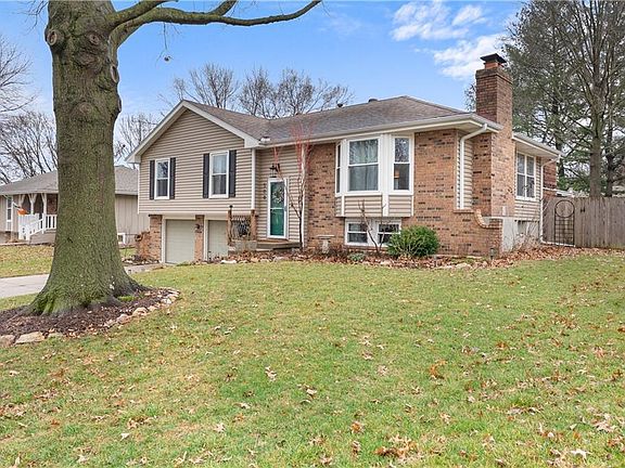 2nd image of 508 NE Stonewall Dr