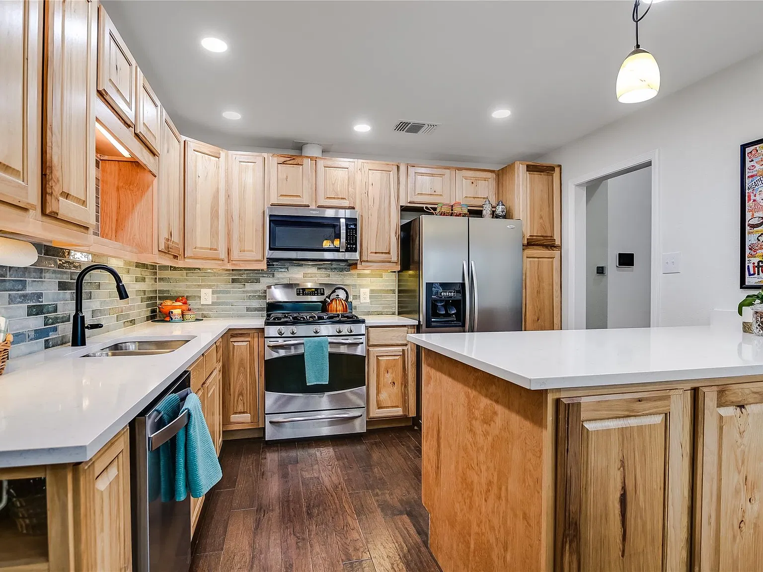 2 bed, 2.0 bath, 1348 sqft, $1,995 — Photo 4
