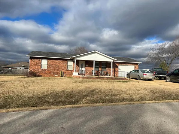 901 Barbara St, Doniphan, MO 63935