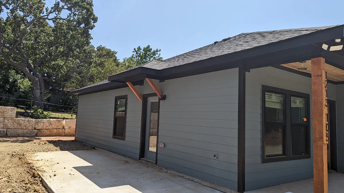 Building Photo - 1215 Oak Dr #103