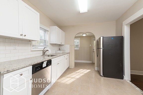 3rd image of 40 Regent St