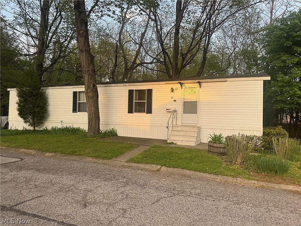 2nd image of 62 Wintergreen Ln