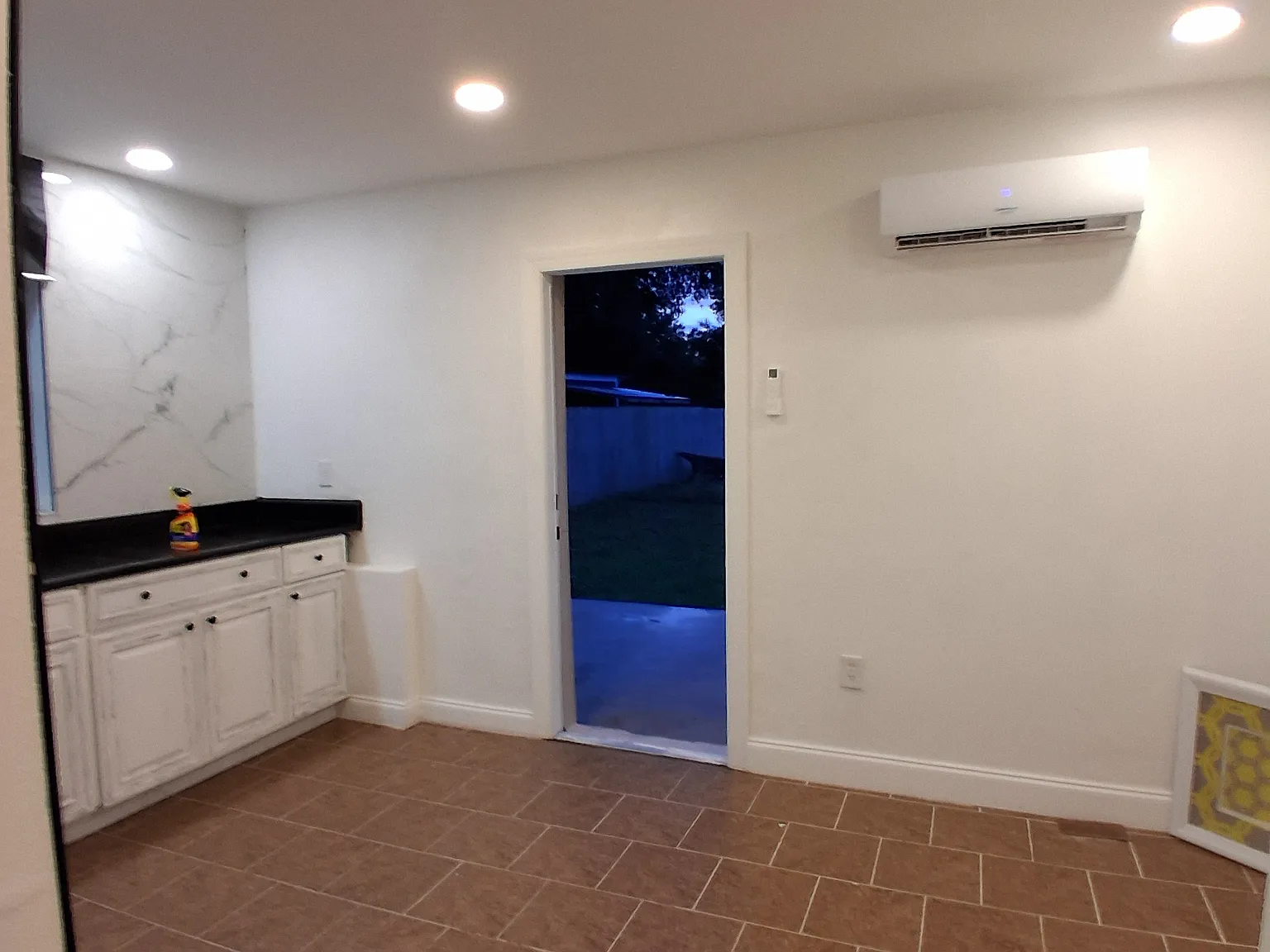 2 bed, 1.5 bath, 440 sqft, $1,050 — Photo 4