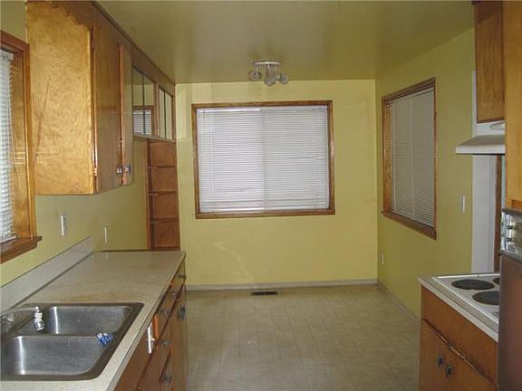 5th image of 712 E 55th St