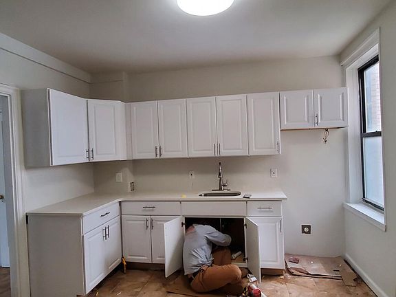 2nd image of 150 S Harrison St #1E