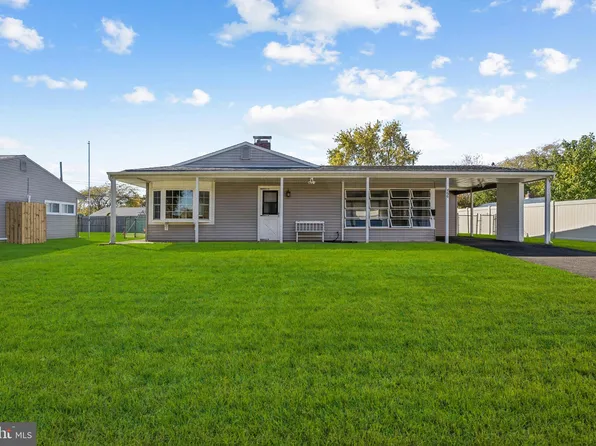 466 Lakeside Dr, Levittown, PA 19054