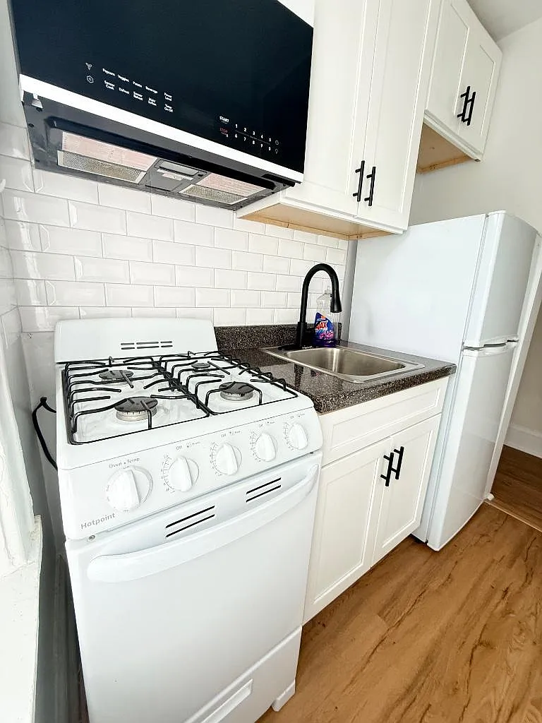 Studio, 1.0 bath, $1,860 — Photo 2