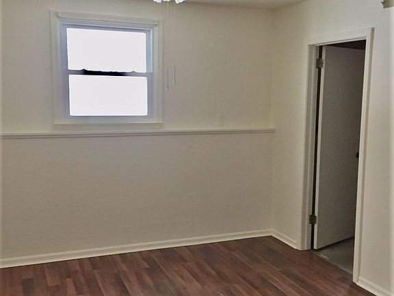 3rd image of 521 Bailey Dr