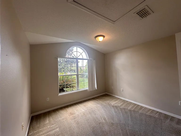 2529 SW 156th Pl — Photo 5