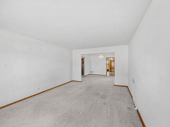 3rd image of 734 Campbell Ave