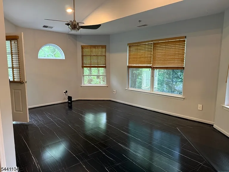 511 Chatfield Dr — Photo 7