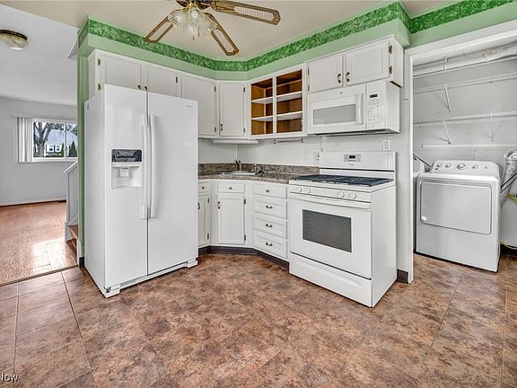 3rd image of 4433 Fairway Dr