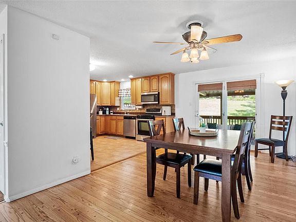 5th image of 923 Lamplight Ln