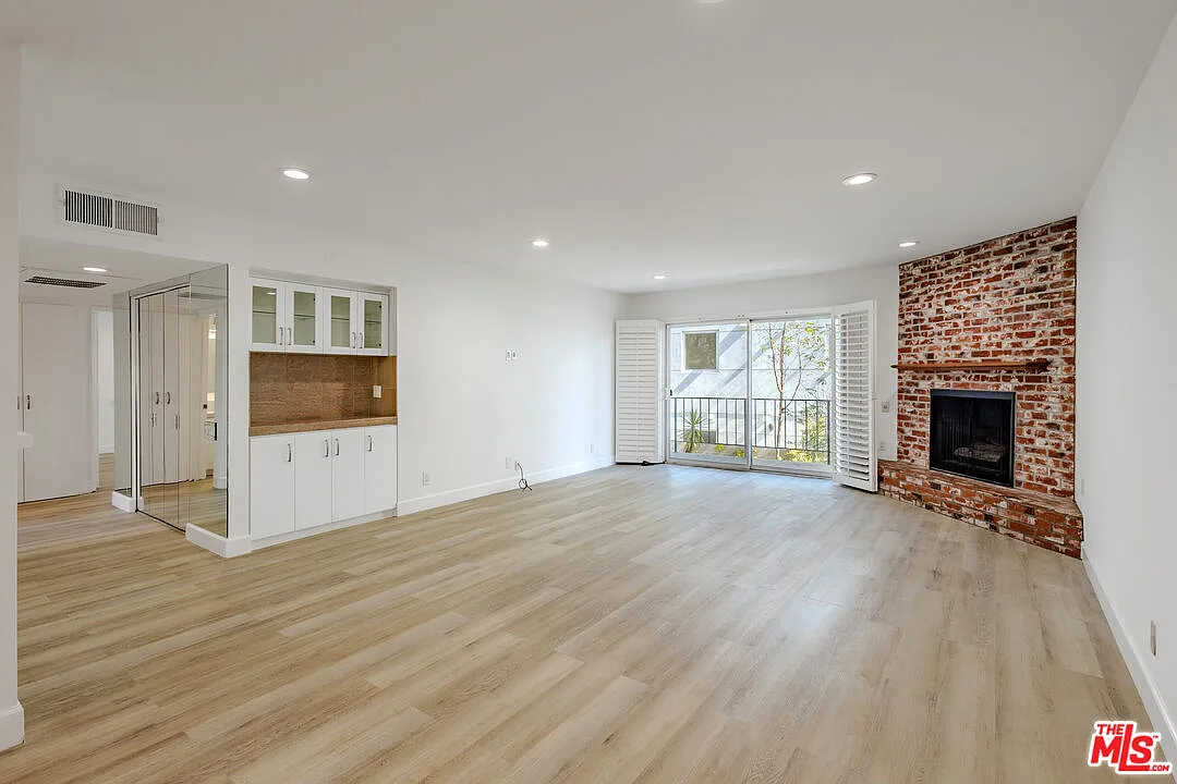 2 bed, 2.0 bath, 1249 sqft, $4,500 — Photo 1
