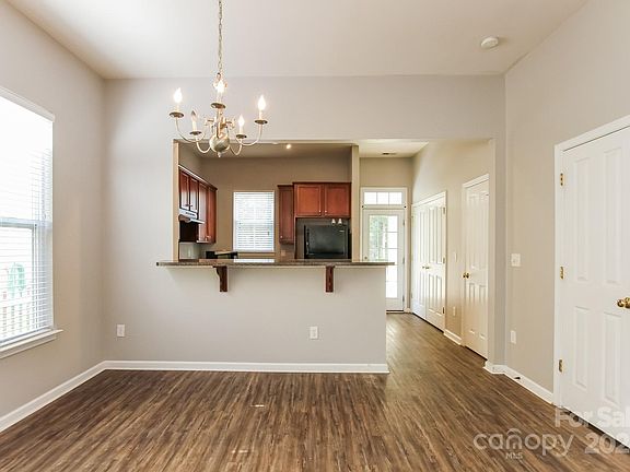 5th image of 137 Kensington St