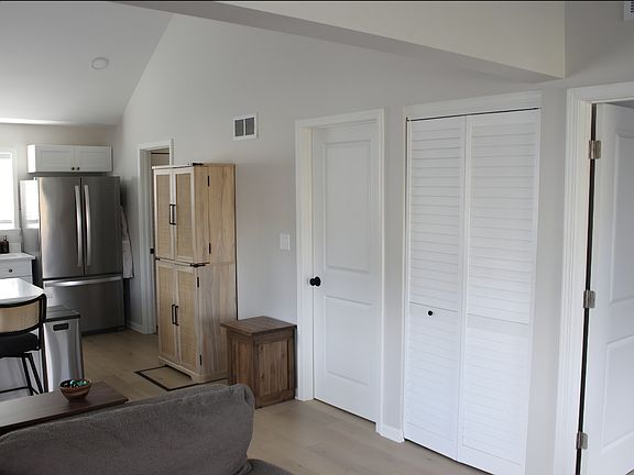 5th image of 304 Dell Park Ave