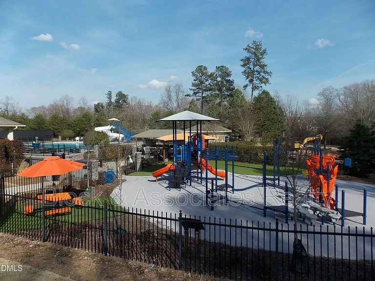 2433 Cedar Rock Dr — Photo 30