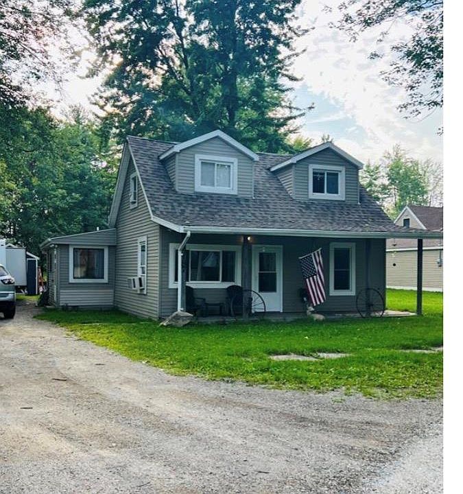 1st image of 3187 2nd St
