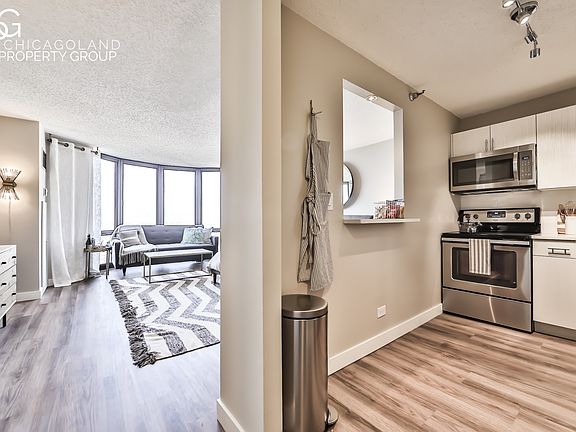 5th image of 1730 N Clark St