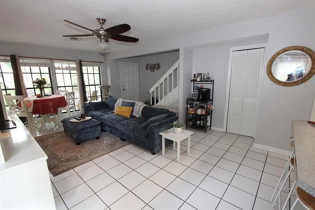 3 bed, 2.5 bath, 1150 sqft, $1,700 — Photo 3