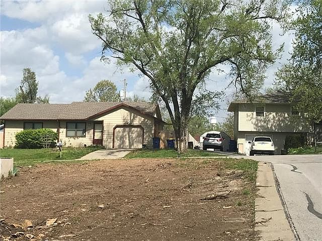 1st image of 8260 Sunset Dr #B
