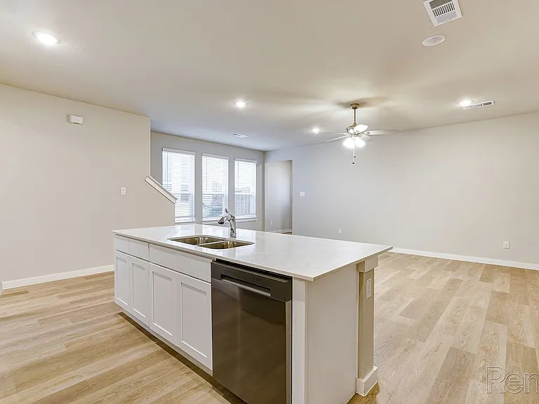 4110 Tobin Dr — Photo 4