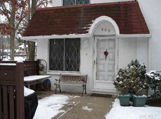 405 Clubhouse Ct, Coram, NY 11727