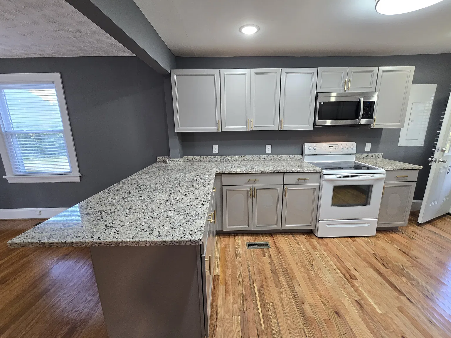 2 bed, 950 sqft, $1,450 — Photo 4