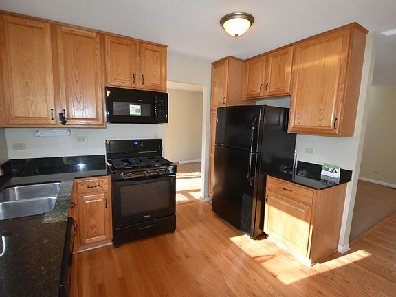 4th image of 1055 W Park Place Dr