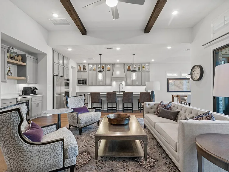 902 Falcon Hollow Ln — Photo 14