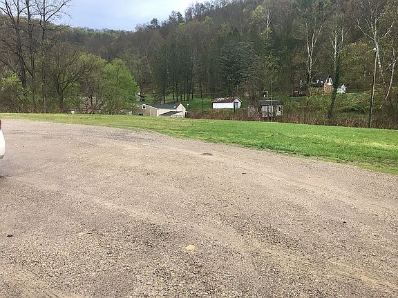 3rd image of 2630 Sissonville Dr