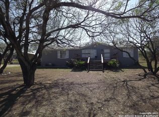 30 Molly Dr, Lytle, TX 78052
