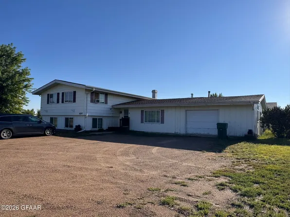 8297 14th Ave S, Grand Forks, ND 58201
