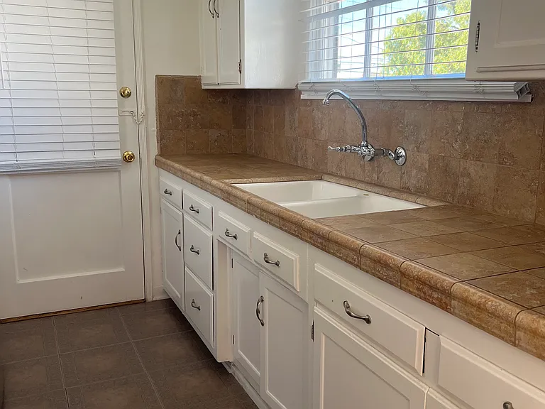 1252 Franklin St #D — Photo 8