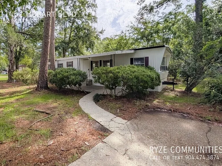 11452 Hobart Blvd — Photo 2