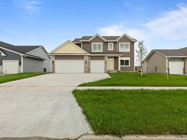 407 NE Madison Ave, Elkhart, IA 50073