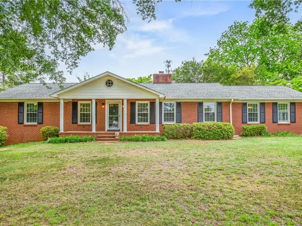 1915 Old Hollow Rd, Walkertown, NC 27051