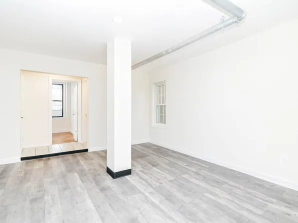 2333 Loring Place North image 1 of 8