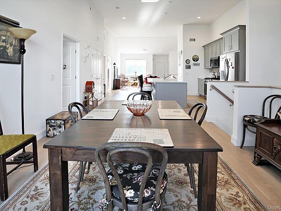 4th image of 272 Silver Timber Drive
