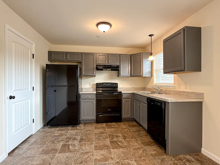 222 Blackford Blvd — Photo 6