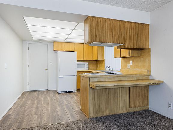 4th image of 142 E 500 S APT 1
