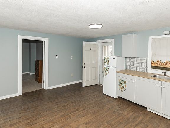 5th image of 223 N 10th St