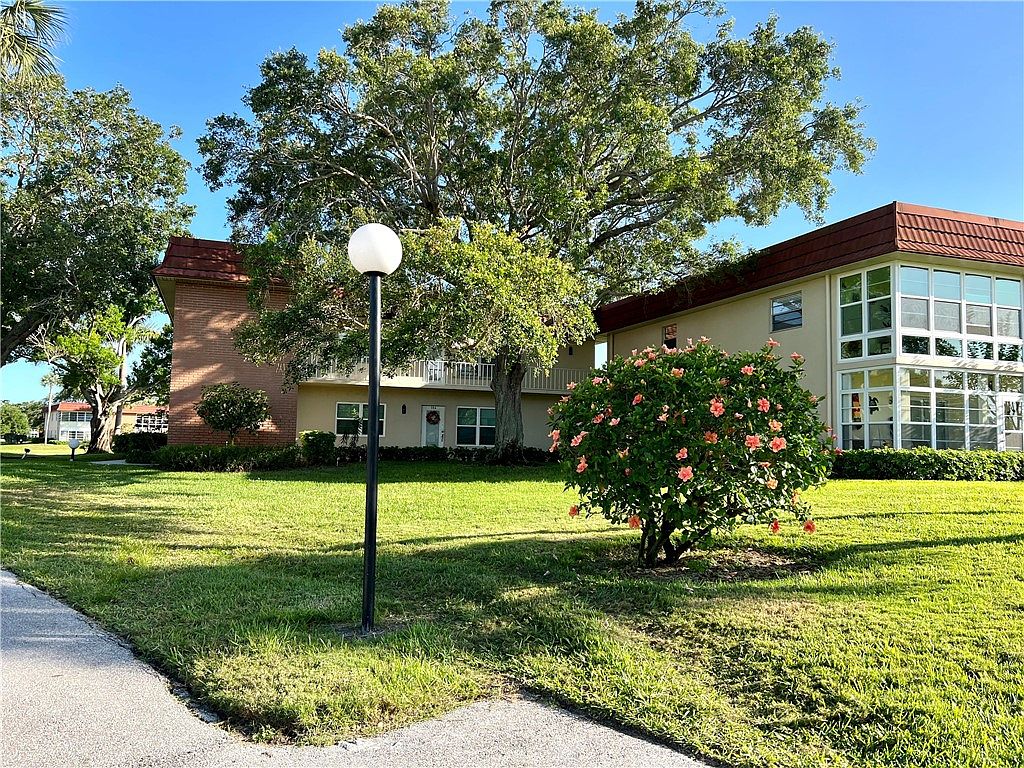 94 Spring Lake Dr