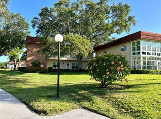 94 Spring Lake Dr, Vero Beach, FL 32962