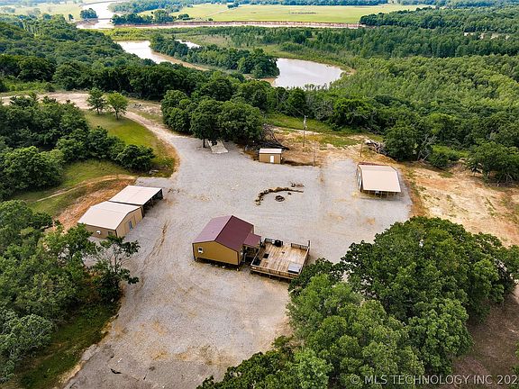 2nd image of 383006 E 1160th Rd
